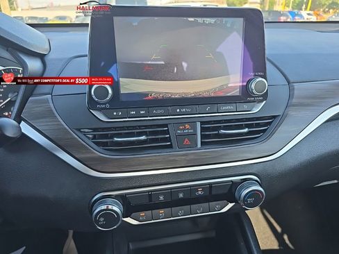 Used 2025 Nissan Altima 2.5 SV FWD image 24