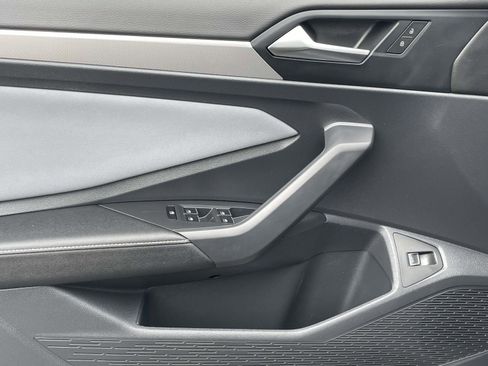 Used 2025 Volkswagen Jetta SE image 21