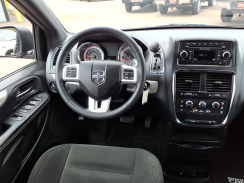Used 2015 Dodge Grand Caravan SE w/ Quick Order Package 29E SE FWD image 14