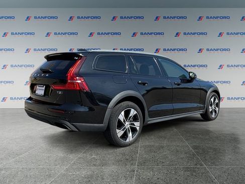 Used 2021 Volvo V60 T5 Cross Country AWD/4WD image 5