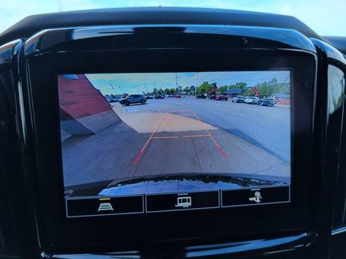 Used 2023 Chevrolet Traverse LT AWD/4WD image 19