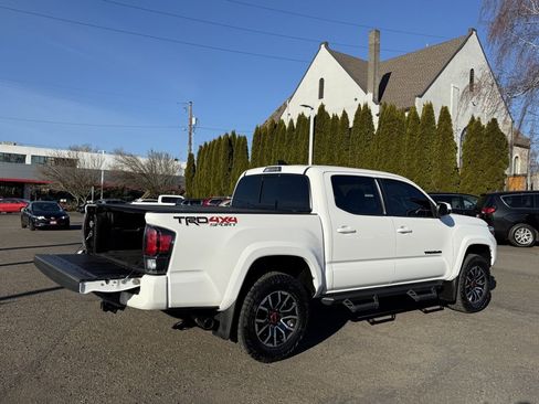 Used 2022 Toyota Tacoma TRD Sport image 12