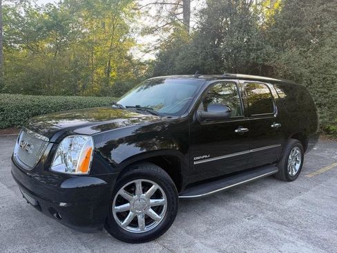 Used 2010 GMC Yukon XL Denali image 3