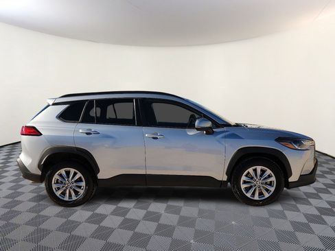 Used 2022 Toyota Corolla Cross LE image 5