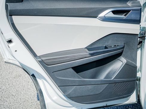 New 2025 Volkswagen Taos SE image 29