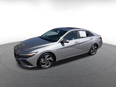 Used 2025 Hyundai Elantra Limited FWD image 8