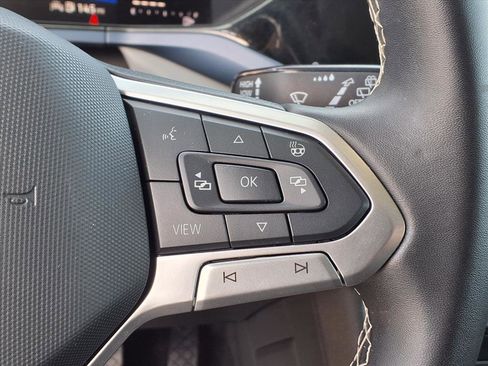 Certified 2024 Volkswagen Taos SE w/ Panoramic Sunroof Package image 21