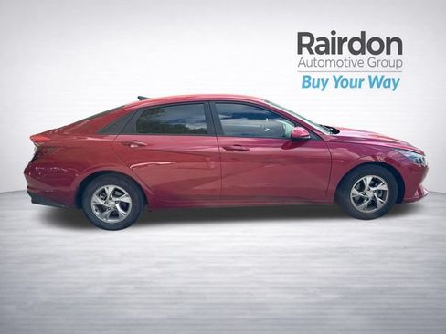 Used 2022 Hyundai Elantra SE FWD image 8