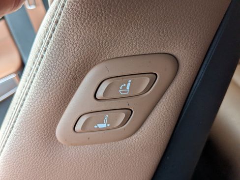 Used 2024 Genesis GV70 2.5T w/ Advanced Package image 18