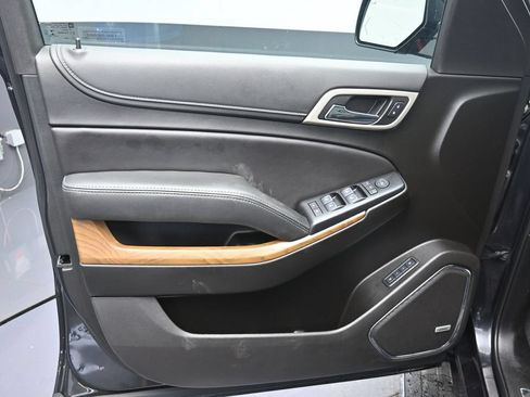 Used 2020 GMC Yukon Denali w/ Denali Ultimate Black Edition AWD/4WD image 24