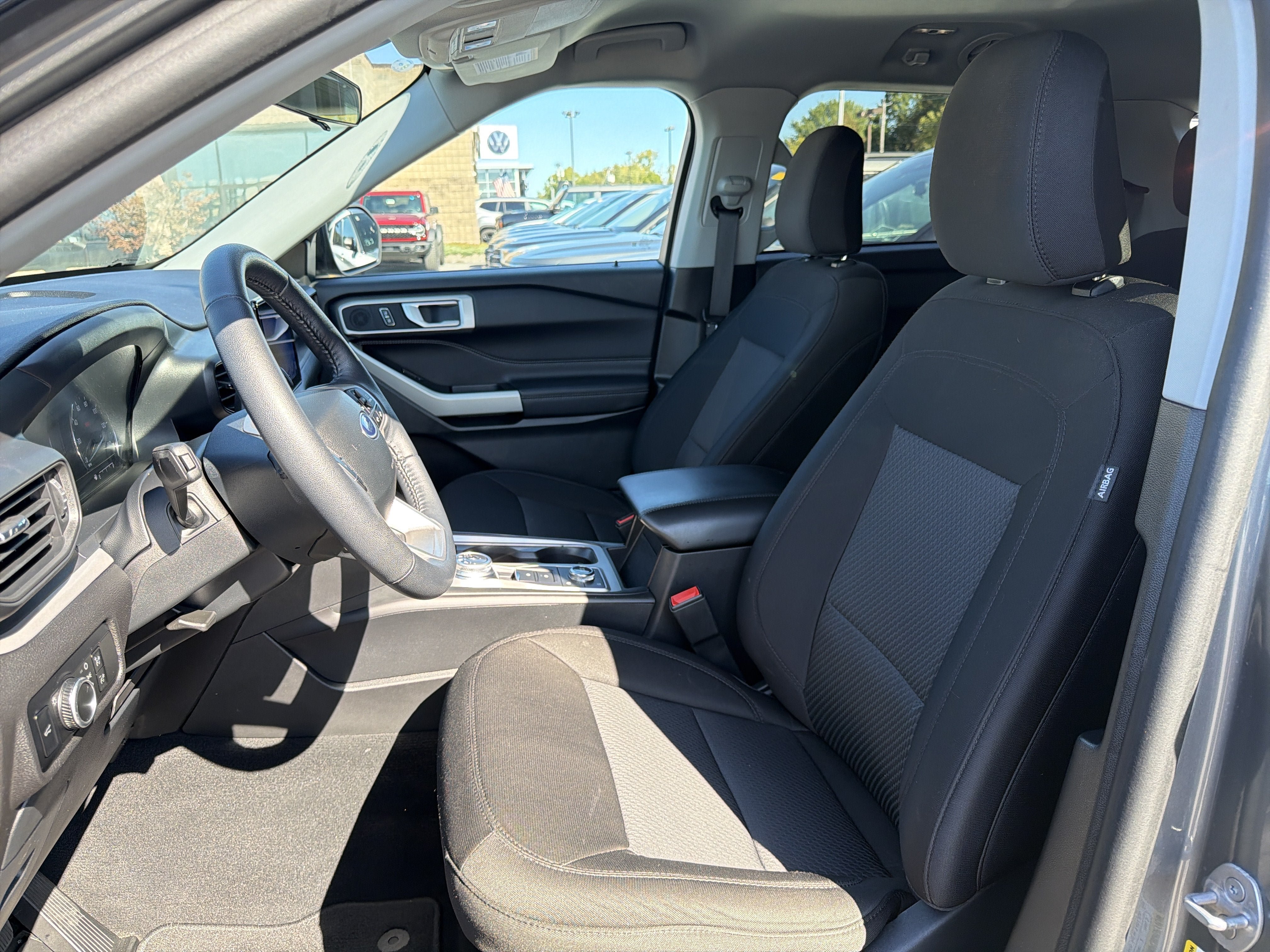 Used 2023 Ford Explorer XLT AWD/4WD image 10