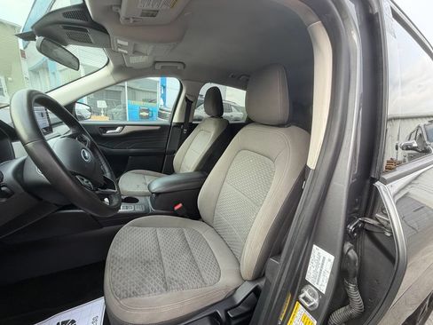 Used 2021 Ford Escape SE w/ SE Sport Appearance Package AWD/4WD image 9