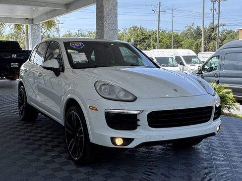 Used 2017 Porsche Cayenne Platinum Edition w/ Premium Package (PJV) AWD/4WD image 12