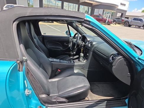 Used 2003 MAZDA MX-5 Miata RWD image 12