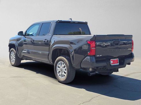 Certified 2025 Toyota Tacoma SR5 AWD/4WD image 5