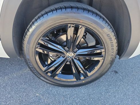 Certified 2023 Volkswagen Atlas Cross Sport SEL R-Line image 26