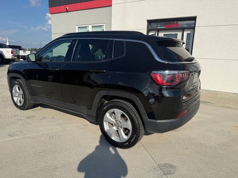 Used 2019 Jeep Compass Latitude FWD image 4