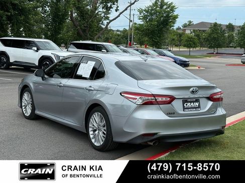 Used 2020 Toyota Camry XLE FWD image 5