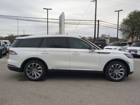 New 2026 Lincoln Aviator Premiere image 2