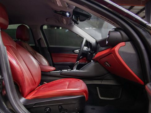 Used 2020 Alfa Romeo Giulia w/ Nero Edizione image 24