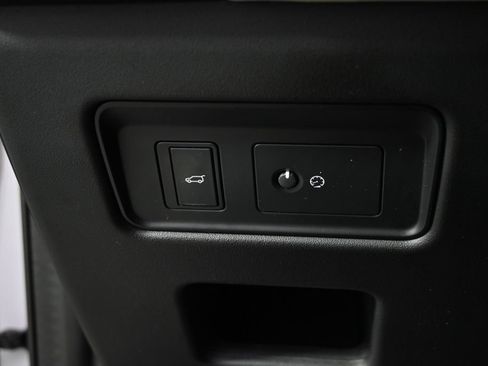 Used 2020 Land Rover Discovery Landmark AWD/4WD image 25