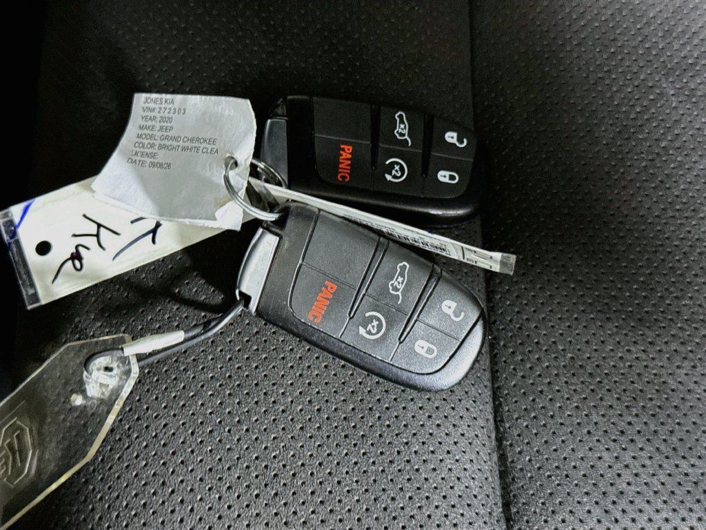 Used 2020 Jeep Grand Cherokee Altitude AWD/4WD image 35