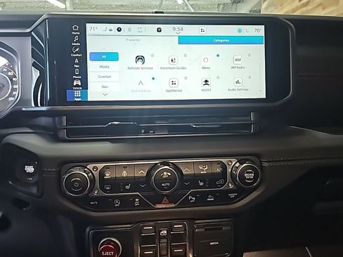 Used 2024 Jeep Wrangler Unlimited Rubicon image 16