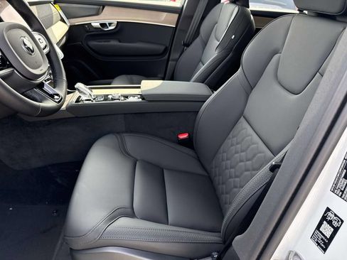 New 2026 Volvo XC90 B6 Plus w/ Protection Package Premier AWD/4WD image 17