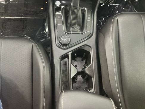 Certified 2022 Volkswagen Tiguan SE w/ Panoramic Sunroof Package AWD/4WD image 7