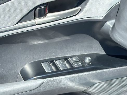 Used 2025 Toyota Camry LE image 9