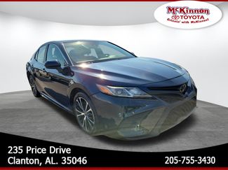 Used 2020 Toyota Camry SE image 1