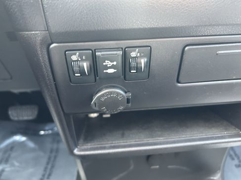 Used 2018 Toyota Sienna SE FWD image 24