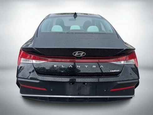 Used 2024 Hyundai Elantra Limited FWD image 4