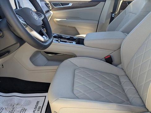 Used 2025 Volkswagen Atlas SEL Premium R-Line image 16