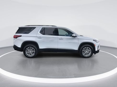Used 2023 Chevrolet Traverse LT FWD image 9