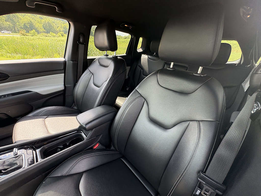 Used 2025 Jeep Compass Limited AWD/4WD image 31