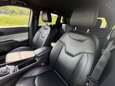 Used 2025 Jeep Compass Limited AWD/4WD image 31