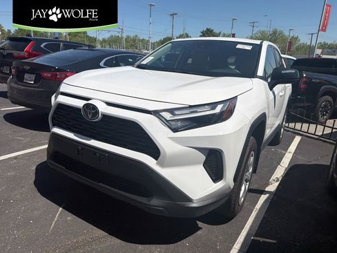 Used 2025 Toyota RAV4 LE AWD/4WD image 1