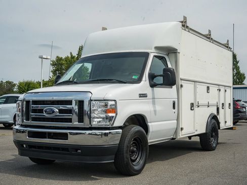 Certified 2021 Ford E-350 and Econoline 350 Super Duty w/ Power Windows & Locks Group RWD image 3