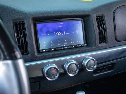 Used 2004 Chevrolet SSR w/ Preferred Equipment Group image 14