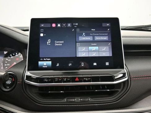 Used 2025 Jeep Compass Trailhawk AWD/4WD image 24