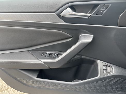 Certified 2024 Volkswagen Jetta SE w/ Panoramic Sunroof Package image 9