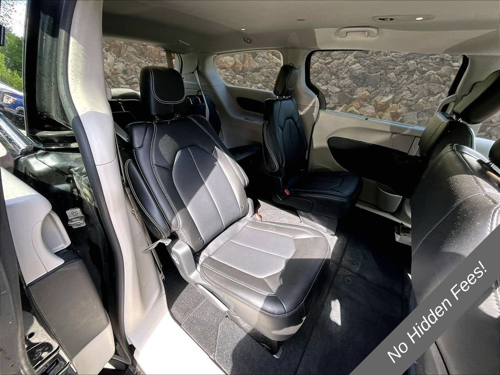 Used 2024 Chrysler Pacifica Touring-L FWD image 23