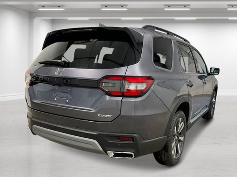 New 2025 Honda Pilot Touring image 10