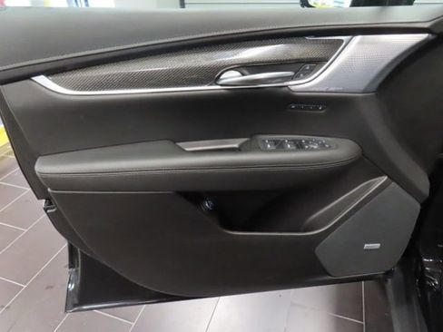 Certified 2023 Cadillac XT5 Sportv w/ Technology Package image 14