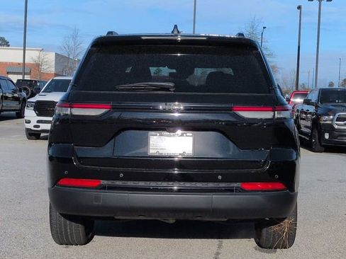 Used 2023 Jeep Grand Cherokee Altitude image 6