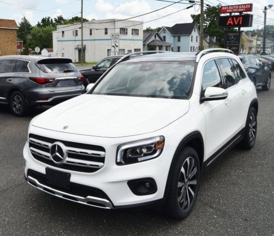 Used 2022 Mercedes-Benz GLB 250 4MATIC w/ Premium Package Lite image 6