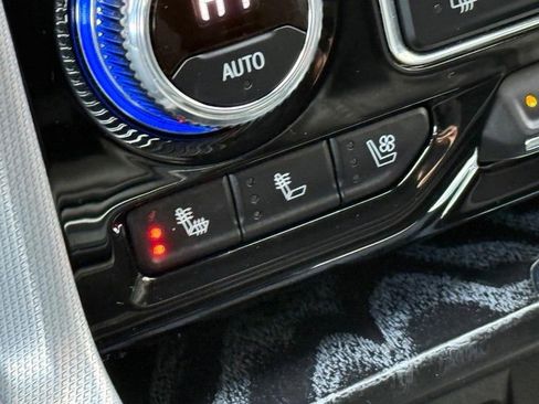 Used 2023 GMC Yukon XL Denali AWD/4WD image 30