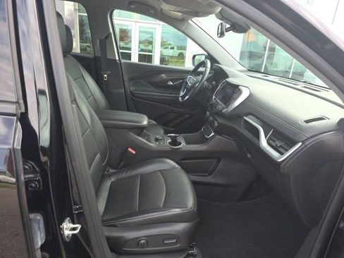 Used 2024 GMC Terrain SLT image 32