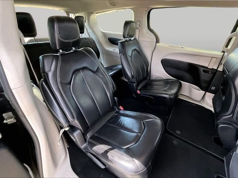 Used 2022 Chrysler Pacifica Touring-L FWD image 19